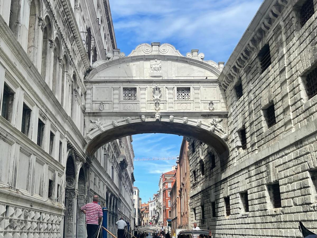 Ca' Ai Sospiri Lägenhet Venedig Exteriör bild
