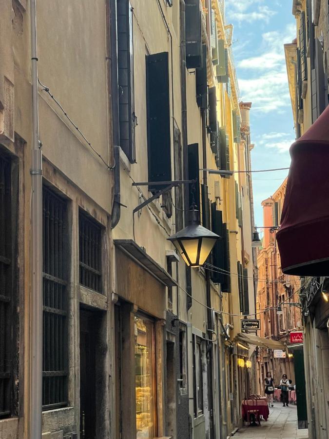 Ca' Ai Sospiri Lägenhet Venedig Exteriör bild